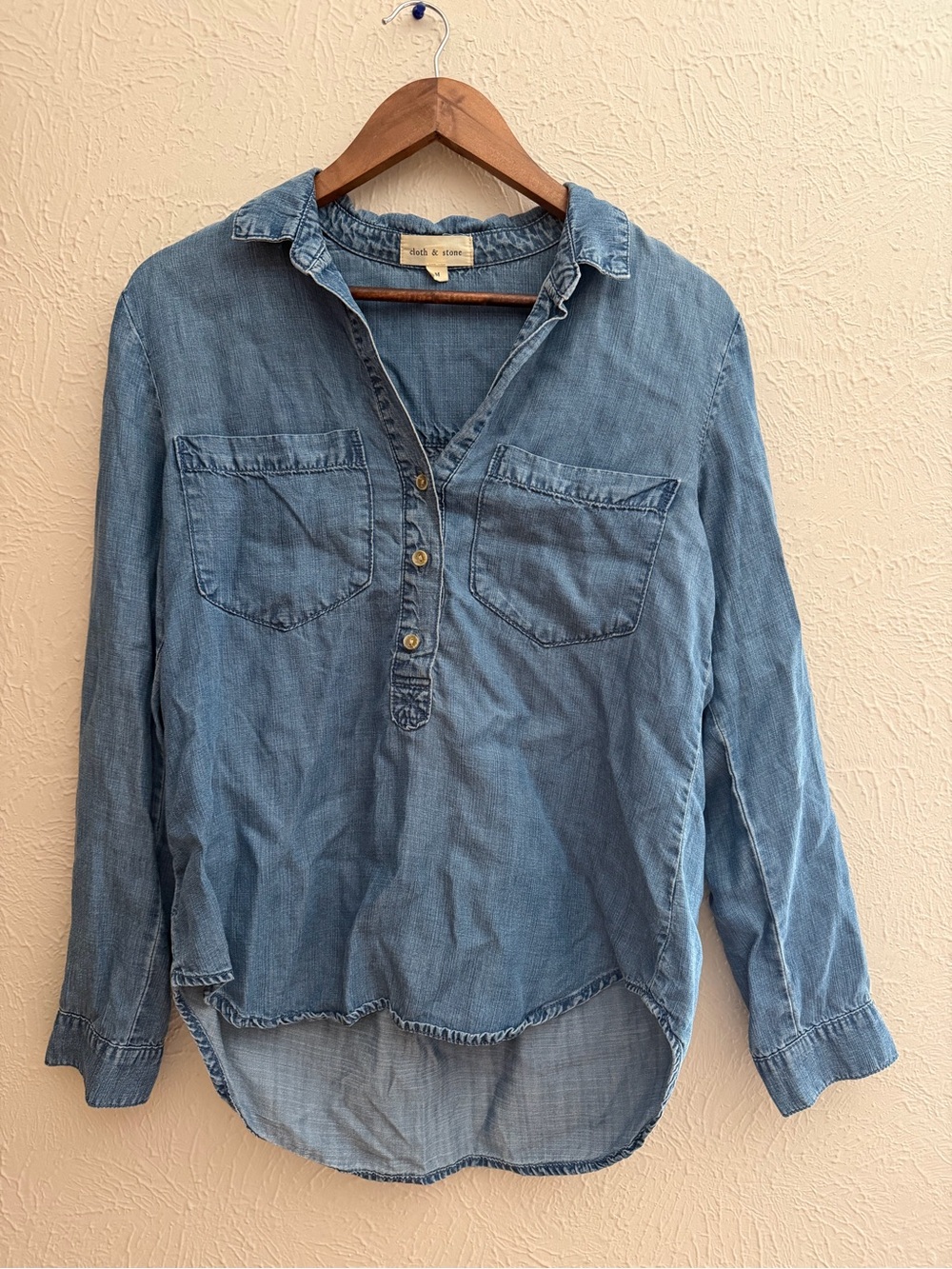Cloth & Stone Chambray Henley Popover Blouse | Women’s Medium | Soft Tencel